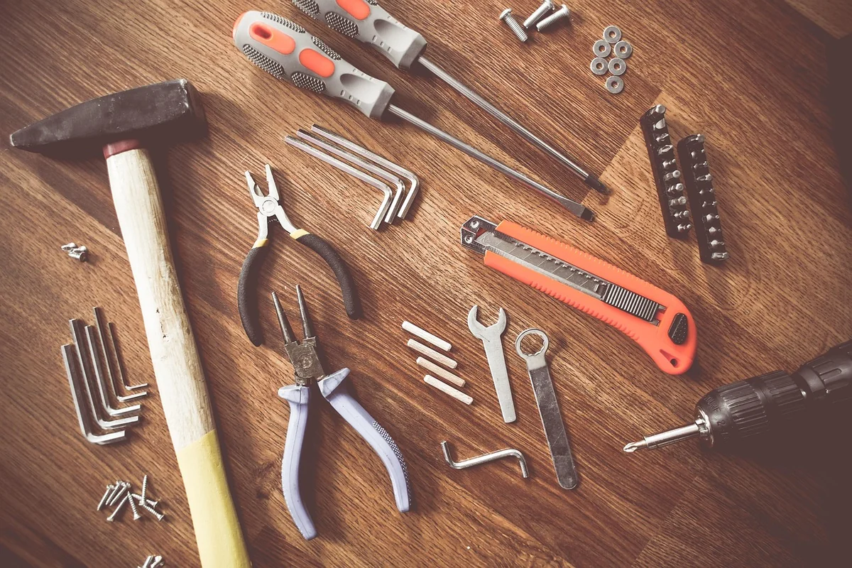 L'outillage de base indispensable : la liste ultime